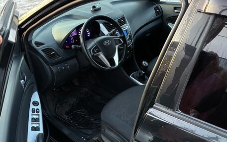 Hyundai Solaris II рестайлинг, 2011 год, 600 000 рублей, 8 фотография