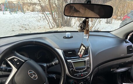 Hyundai Solaris II рестайлинг, 2011 год, 600 000 рублей, 13 фотография