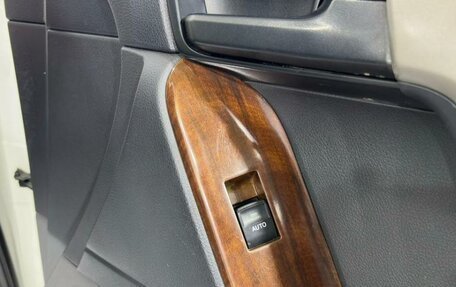 Toyota Land Cruiser Prado 150 рестайлинг 2, 2011 год, 2 820 000 рублей, 12 фотография