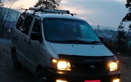 Toyota Town Ace III, 2000 год, 450 000 рублей, 2 фотография