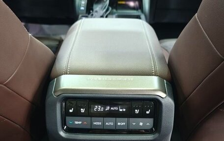 Toyota Land Cruiser Prado, 2024 год, 10 590 000 рублей, 10 фотография