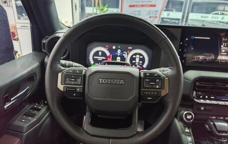 Toyota Land Cruiser Prado, 2024 год, 10 590 000 рублей, 16 фотография