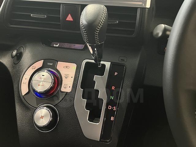 Toyota Sienta II, 2021 год, 1 240 000 рублей, 3 фотография