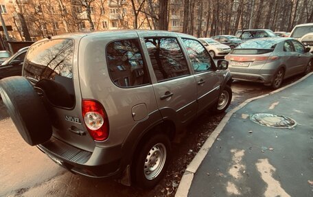 Chevrolet Niva I рестайлинг, 2017 год, 870 000 рублей, 2 фотография