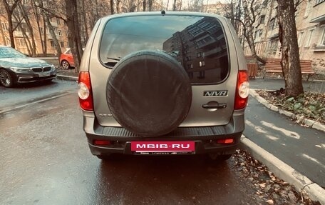 Chevrolet Niva I рестайлинг, 2017 год, 870 000 рублей, 3 фотография