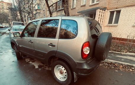 Chevrolet Niva I рестайлинг, 2017 год, 870 000 рублей, 5 фотография
