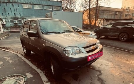 Chevrolet Niva I рестайлинг, 2017 год, 870 000 рублей, 4 фотография