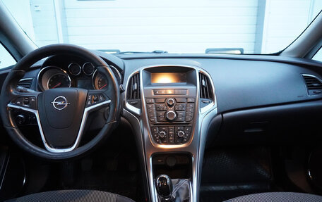 Opel Astra J, 2011 год, 636 000 рублей, 11 фотография