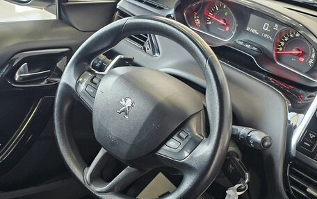 Peugeot 208 II, 2014 год, 735 000 рублей, 21 фотография