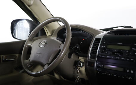 Toyota Land Cruiser Prado 120 рестайлинг, 2006 год, 2 049 990 рублей, 12 фотография