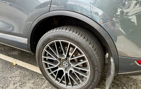 Volkswagen Touareg III, 2013 год, 2 390 000 рублей, 13 фотография