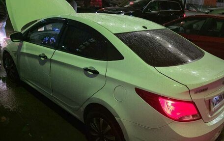 Hyundai Solaris II рестайлинг, 2015 год, 465 000 рублей, 3 фотография