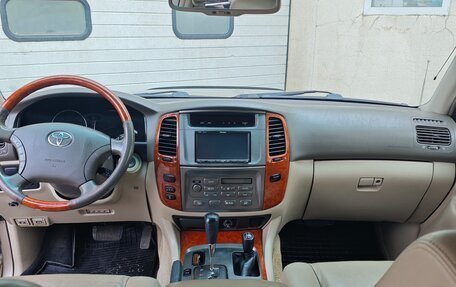 Toyota Land Cruiser 100 рестайлинг 2, 2007 год, 1 950 000 рублей, 2 фотография