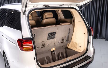 KIA Carnival III, 2017 год, 2 199 000 рублей, 5 фотография