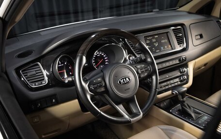 KIA Carnival III, 2017 год, 2 199 000 рублей, 7 фотография