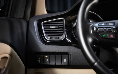 KIA Carnival III, 2017 год, 2 199 000 рублей, 8 фотография