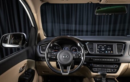 KIA Carnival III, 2017 год, 2 199 000 рублей, 9 фотография