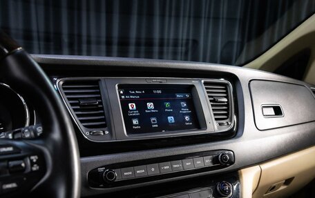 KIA Carnival III, 2017 год, 2 199 000 рублей, 13 фотография