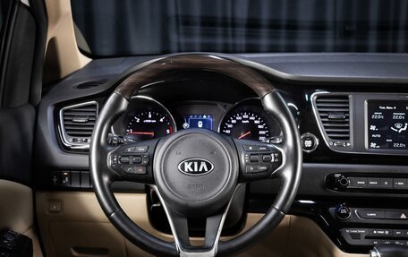KIA Carnival III, 2017 год, 2 199 000 рублей, 14 фотография