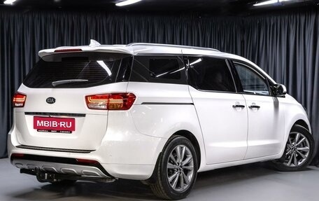 KIA Carnival III, 2017 год, 2 199 000 рублей, 4 фотография