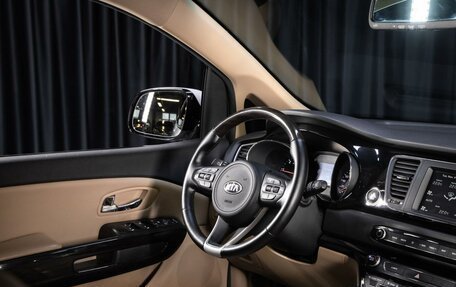 KIA Carnival III, 2017 год, 2 199 000 рублей, 18 фотография