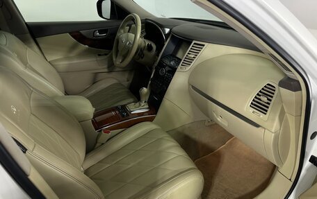 Infiniti QX70, 2014 год, 2 250 000 рублей, 14 фотография