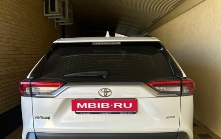 Toyota RAV4, 2022 год, 3 300 000 рублей, 2 фотография