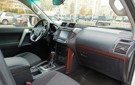 Toyota Land Cruiser Prado 150 рестайлинг 2, 2016 год, 2 929 000 рублей, 11 фотография