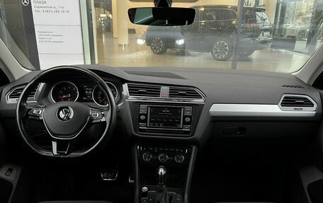 Volkswagen Tiguan II, 2018 год, 2 740 000 рублей, 21 фотография