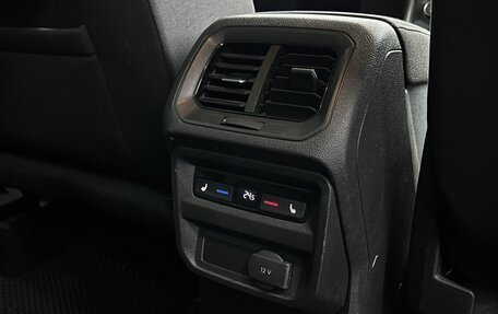 Volkswagen Tiguan II, 2018 год, 2 740 000 рублей, 29 фотография