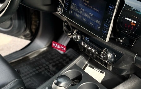 Toyota Hilux VIII, 2017 год, 4 250 000 рублей, 11 фотография