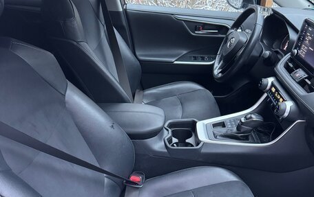 Toyota RAV4, 2020 год, 3 300 000 рублей, 7 фотография