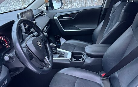 Toyota RAV4, 2020 год, 3 300 000 рублей, 10 фотография