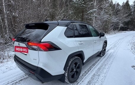 Toyota RAV4, 2020 год, 3 300 000 рублей, 5 фотография