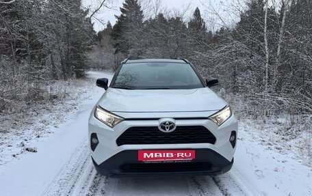 Toyota RAV4, 2020 год, 3 300 000 рублей, 2 фотография
