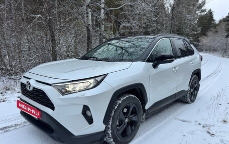 Toyota RAV4, 2020 год, 3 300 000 рублей, 3 фотография