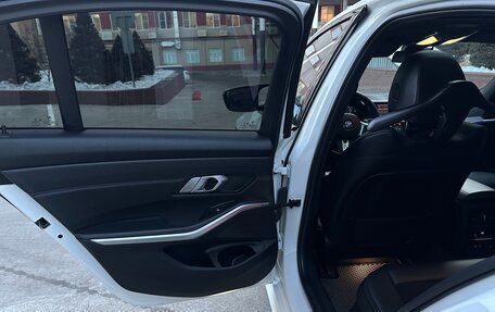 BMW 3 серия, 2019 год, 3 700 000 рублей, 14 фотография