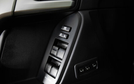 Toyota Land Cruiser Prado 150 рестайлинг 2, 2018 год, 5 599 000 рублей, 16 фотография