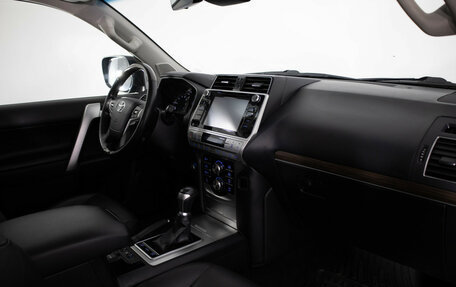 Toyota Land Cruiser Prado 150 рестайлинг 2, 2018 год, 5 599 000 рублей, 17 фотография