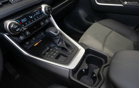 Toyota RAV4, 2025 год, 4 220 000 рублей, 15 фотография