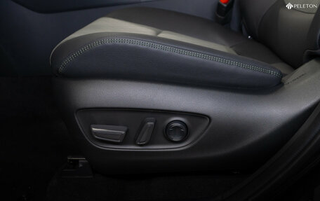 Toyota RAV4, 2025 год, 4 220 000 рублей, 21 фотография