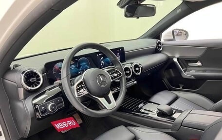 Mercedes-Benz A-Класс, 2022 год, 2 230 000 рублей, 11 фотография