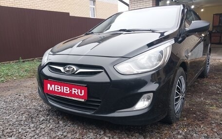 Hyundai Solaris II рестайлинг, 2013 год, 725 000 рублей, 2 фотография