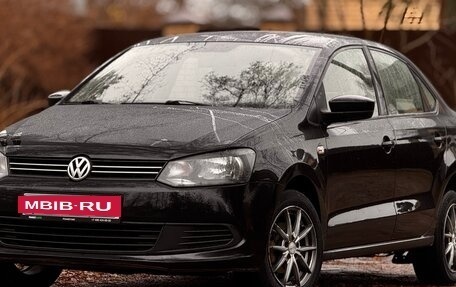 Volkswagen Polo VI (EU Market), 2011 год, 680 000 рублей, 2 фотография