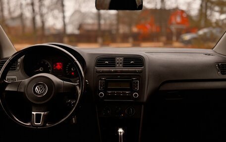 Volkswagen Polo VI (EU Market), 2011 год, 680 000 рублей, 31 фотография