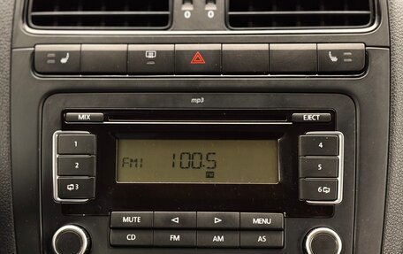 Volkswagen Polo VI (EU Market), 2011 год, 680 000 рублей, 28 фотография