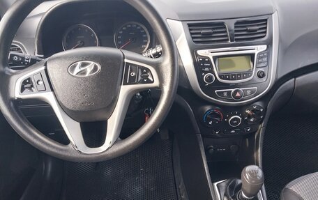 Hyundai Solaris II рестайлинг, 2013 год, 699 000 рублей, 13 фотография