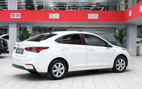 Hyundai Solaris II рестайлинг, 2017 год, 749 000 рублей, 2 фотография