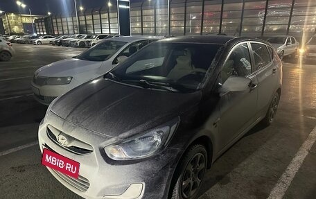Hyundai Solaris II рестайлинг, 2013 год, 750 000 рублей, 1 фотография