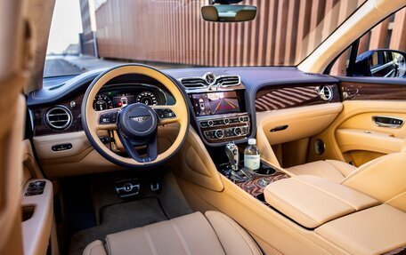 Bentley Bentayga I, 2025 год, 42 700 000 рублей, 3 фотография